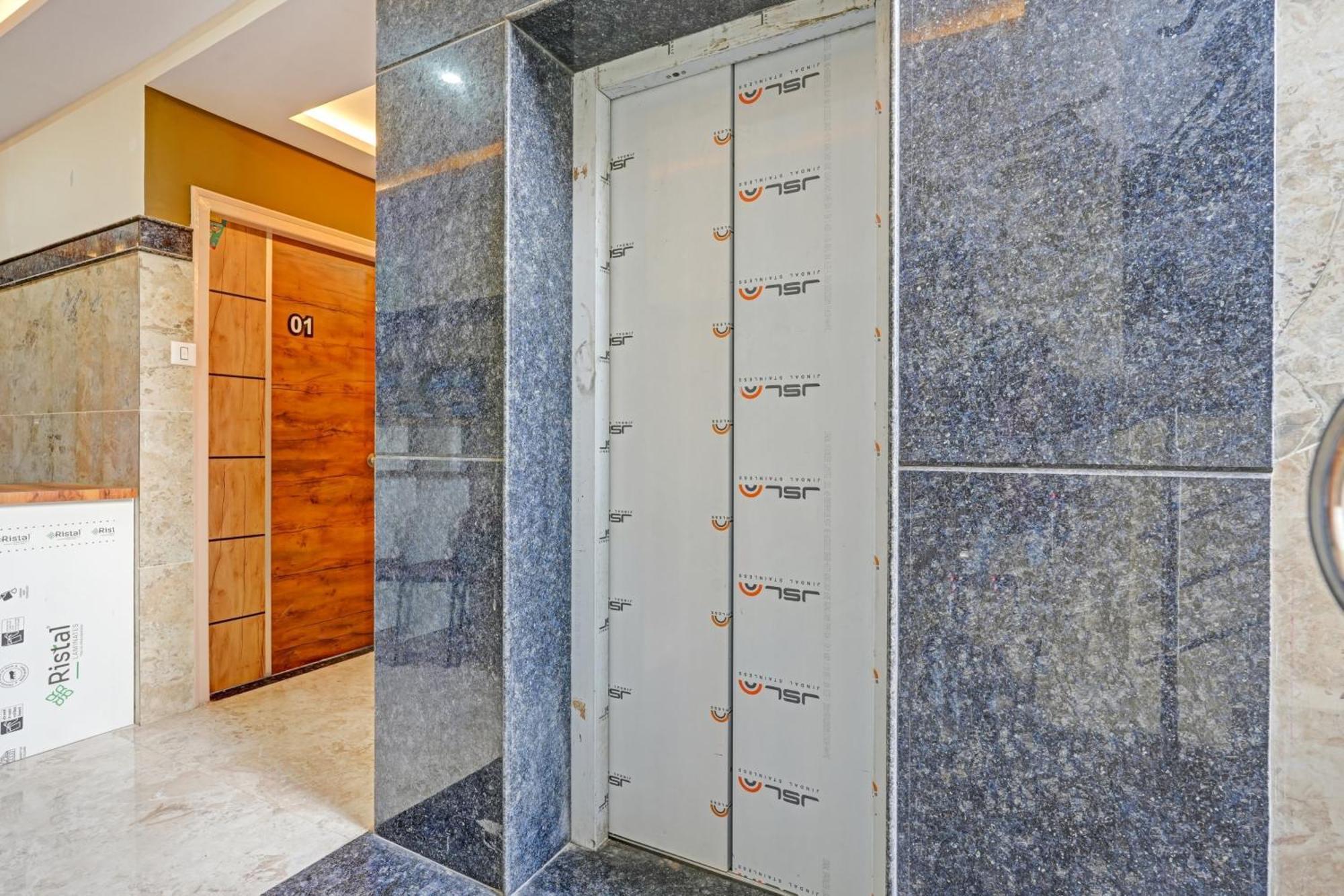 Hotel O Sri Chowdeshwari Boarding And Lodging Tavarikere Εξωτερικό φωτογραφία